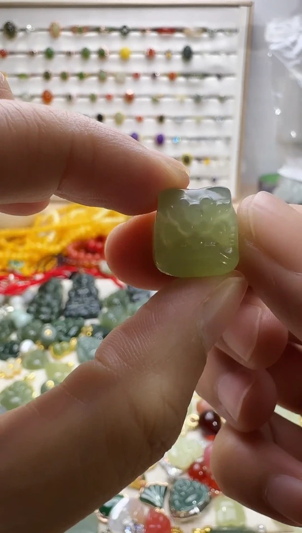 吊坠(不含链)未镶嵌和田玉吊坠(不含链) 未镶嵌 和田玉