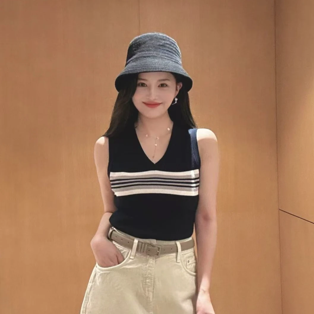 福利7.1号夏季减龄舒适v领弹力无袖上衣 时尚百搭修色女无袖上衣