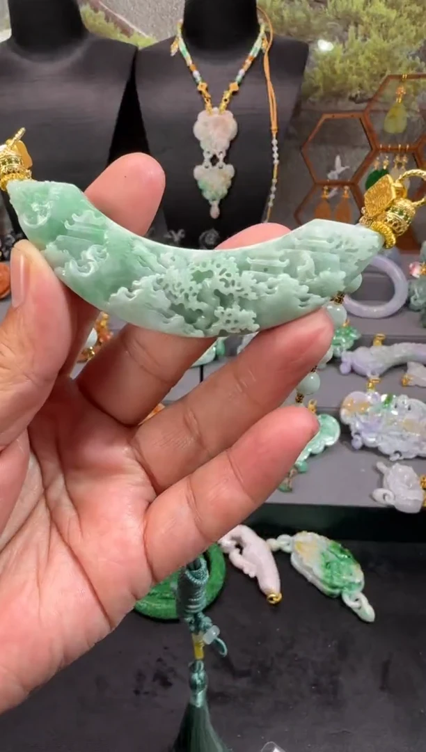 【闪购商品】翡翠颈饰未镶嵌牌子