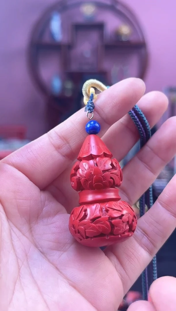 非遗 雕漆花卉葫芦吊坠 带证 红色
