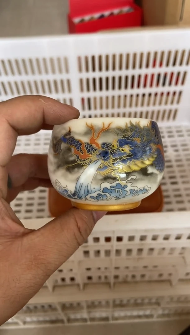 摄影的产品有使用过的痕迹有点脏介意勿拍