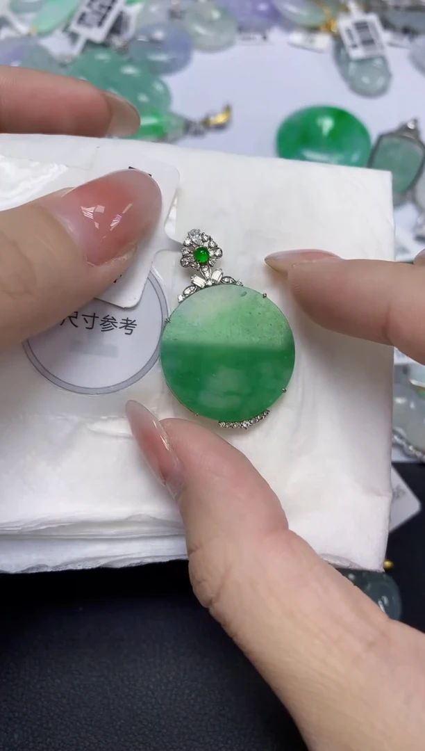 颈饰18K金镶嵌翡翠天然缅甸翡翠A货百元以上9元证书费自理