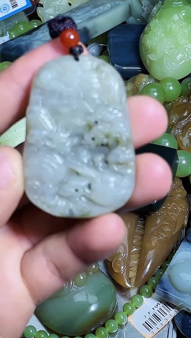 颈饰未镶嵌和田玉1