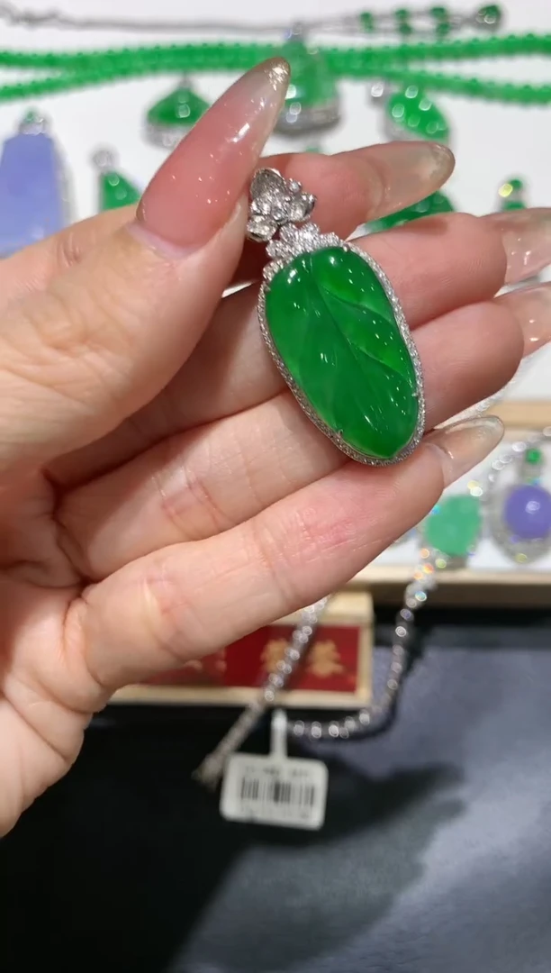 【闪购商品】翡翠吊坠(不含链)18K金镶嵌团购6