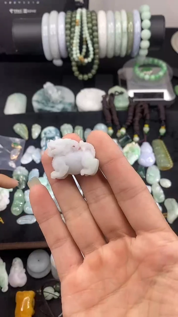 翡翠未镶嵌吊坠(赠链)翡翠吊坠