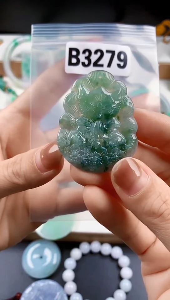 颈饰未镶嵌翡翠天然翡翠吊坠挂件