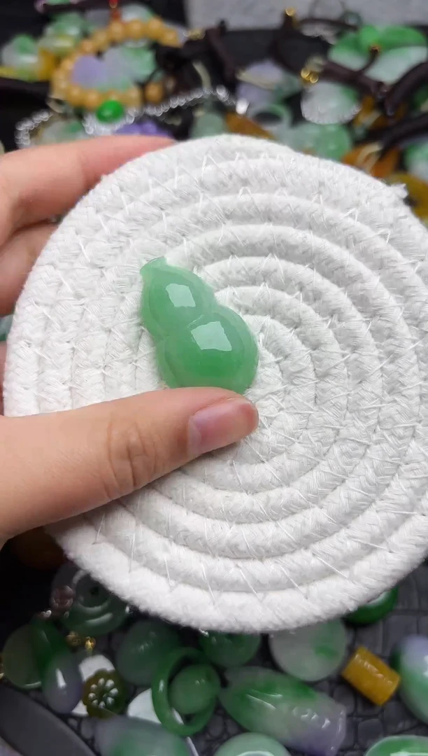 颈饰未镶嵌翡翠缅甸翡翠吊坠