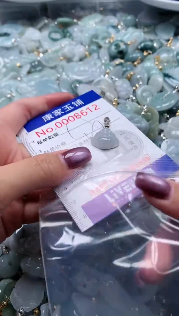 翡翠未镶嵌吊坠(不含链)8612