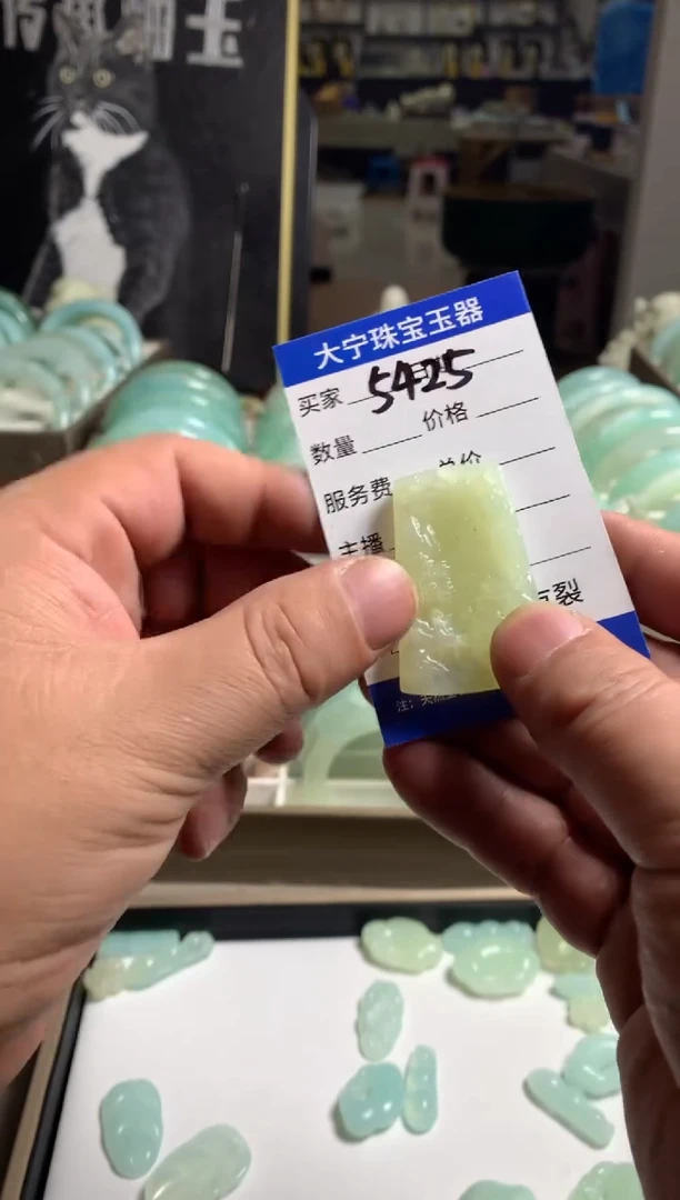 【闪购商品】蛇纹石玉颈饰未镶嵌5425