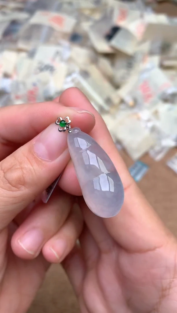 18K金镶嵌挂件翡翠 —