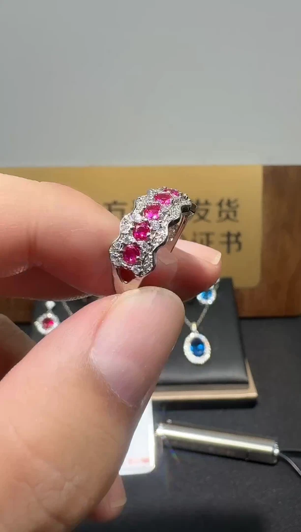 18K金镶嵌戒指红宝石098