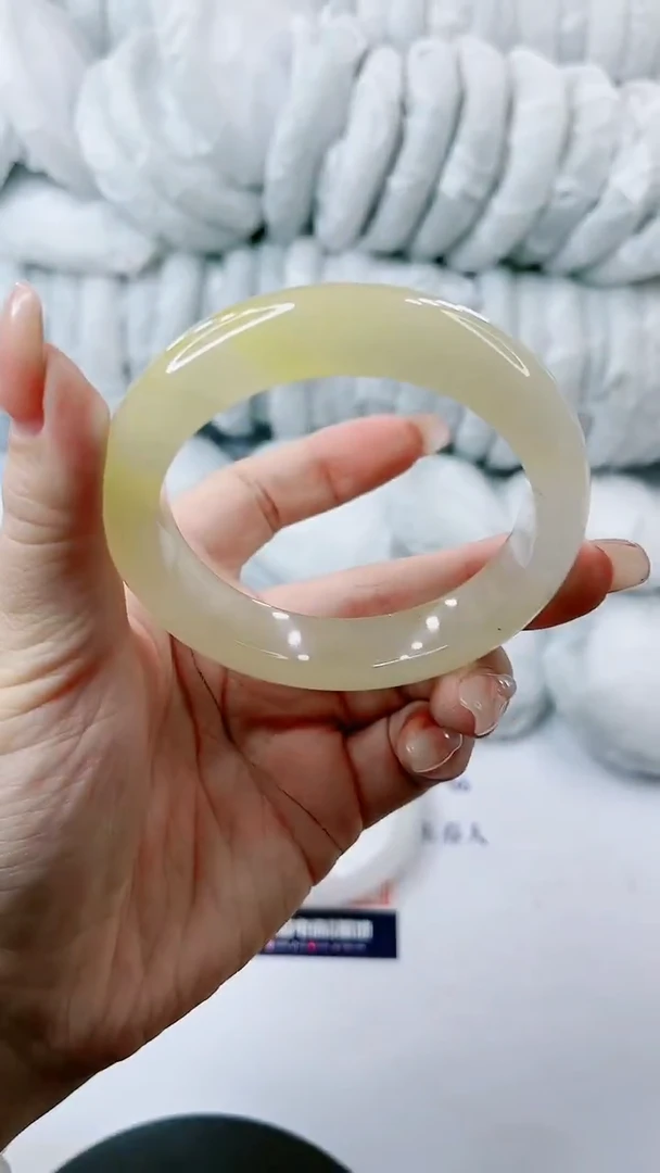 【闪购商品】石英质玉手镯未镶嵌多样性发货C180