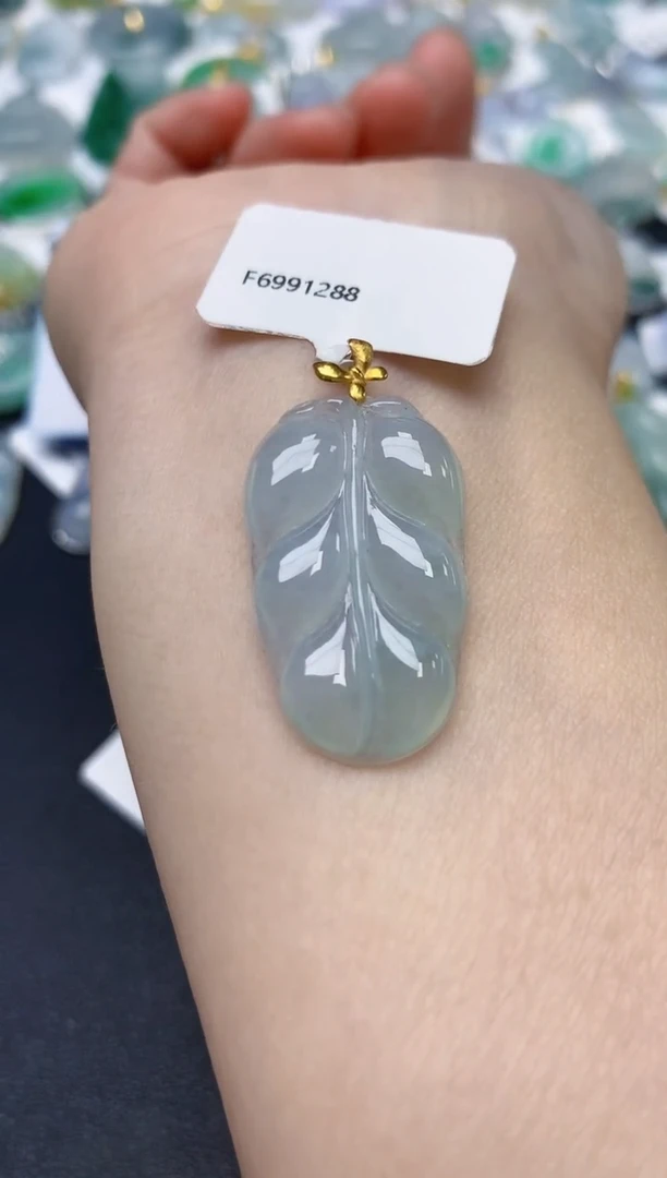 颈饰18K金镶嵌翡翠天然缅甸A货翡翠