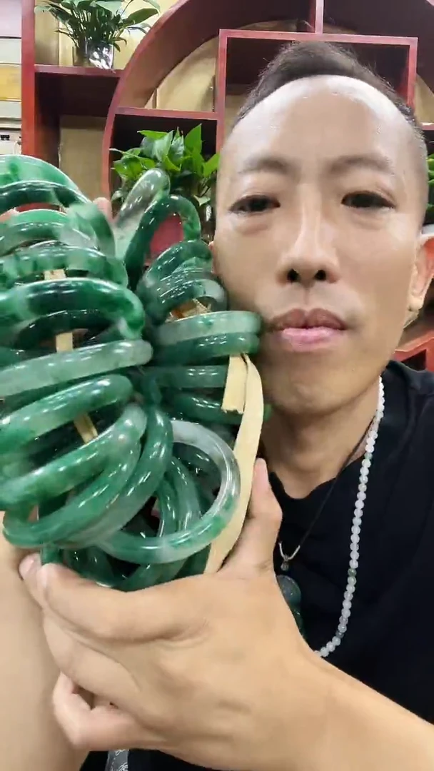 石英质玉手镯未镶嵌天然非洲翠手镯拍一发一多样性发其一