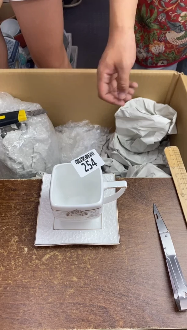 瓷片晨****宝隆莲瓷器欢迎大家