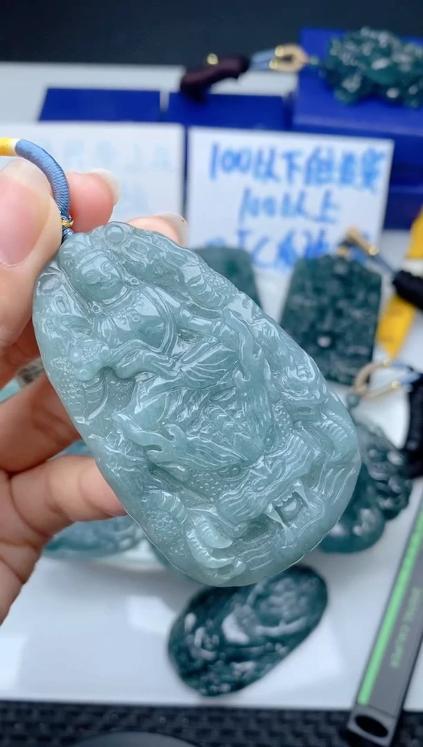 翡翠未镶嵌颈饰