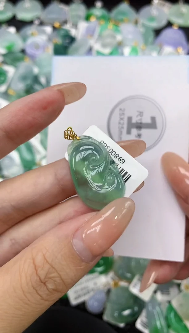 颈饰18K金镶嵌翡翠11111111111