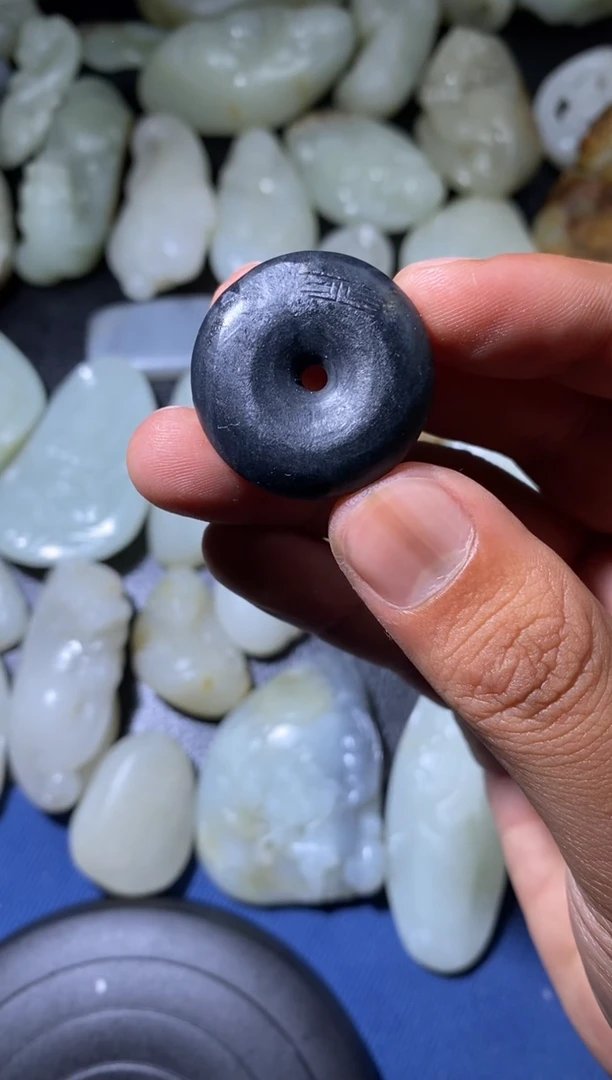 未镶嵌和田玉挂件晚**约1