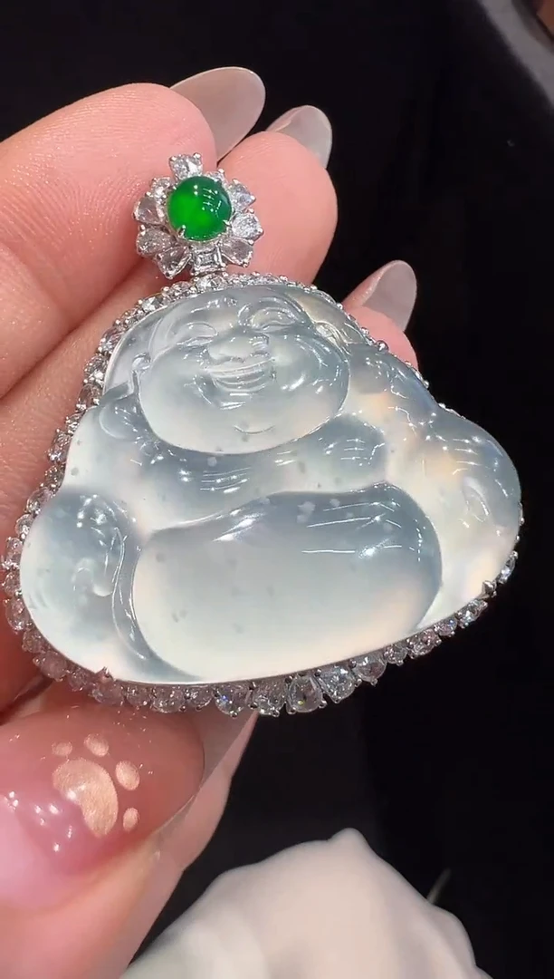 颈饰18K金镶嵌翡翠吊坠