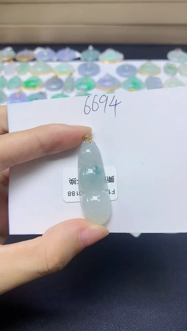 翡翠18K金镶嵌颈饰天然自然緬甸A貨翡翠
