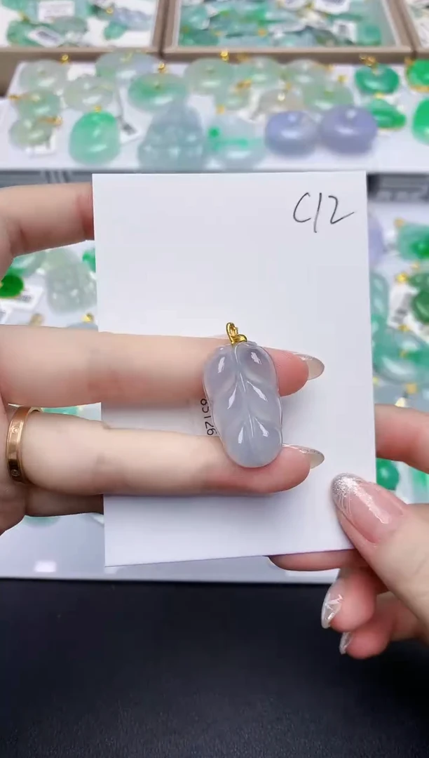 翡翠18K金镶嵌颈饰天然缅甸A货翡翠