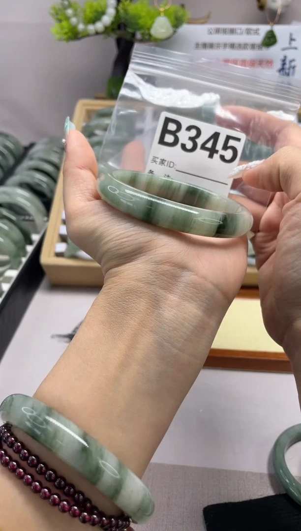 【闪购商品】石英质玉（天山翠）手镯未镶嵌b345