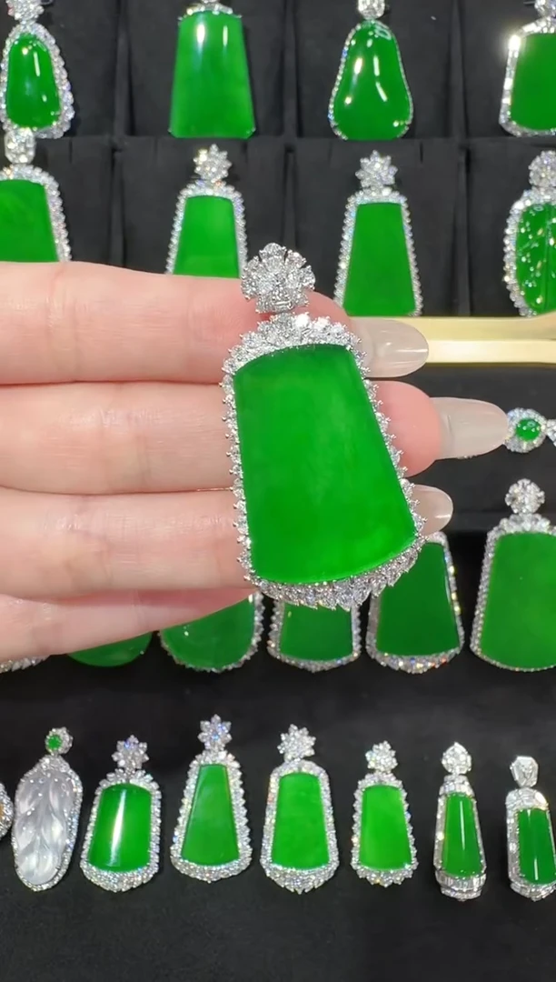 颈饰18K金镶嵌翡翠无事牌天然A货翡翠72h鉴赏期