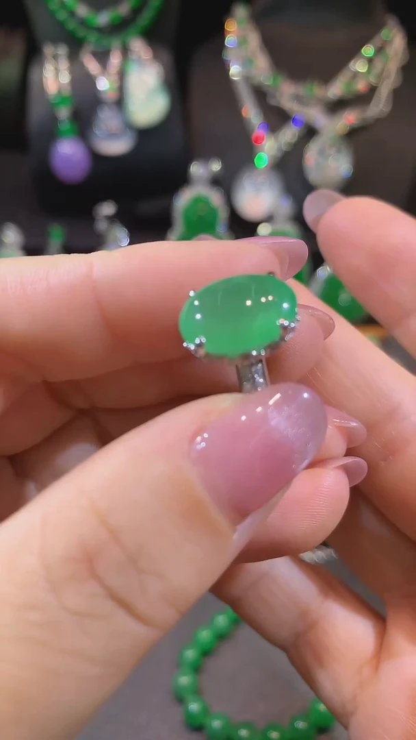 翡翠戒指18K金镶嵌戒指