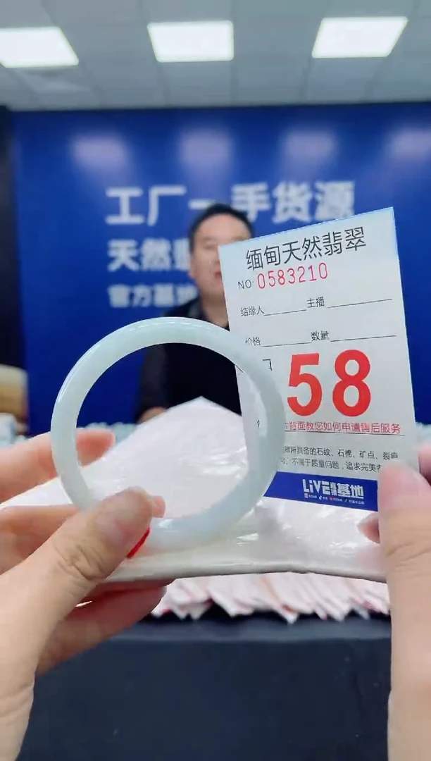 未镶嵌手镯翡翠天然翡翠手镯