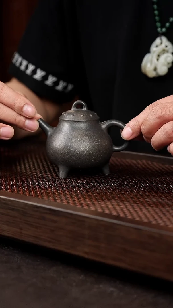 茶壶紫砂岩中泥三足鼎