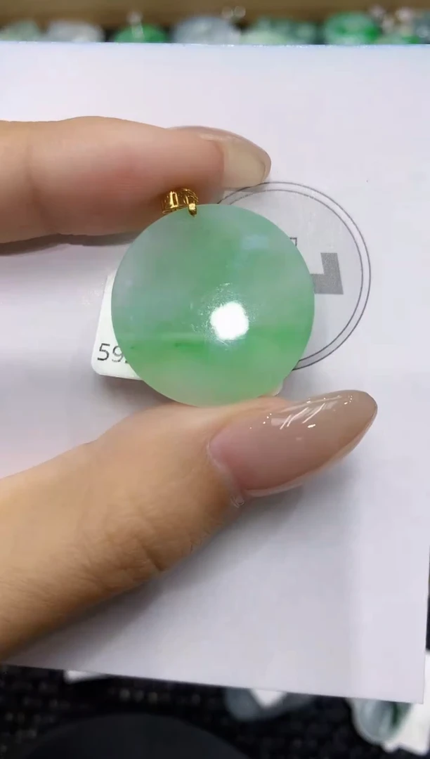 翡翠18K金镶嵌颈饰111111111111