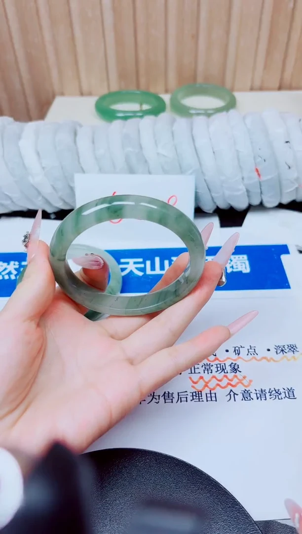 未镶嵌手镯石英质玉4/62.2