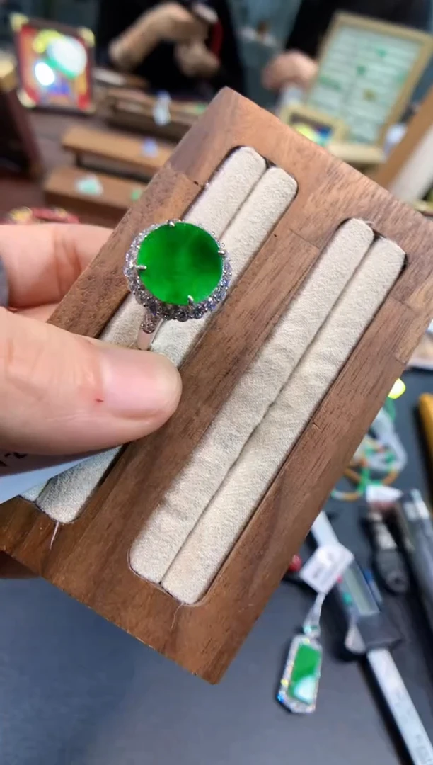 颈饰银S925镶嵌翡翠戒指