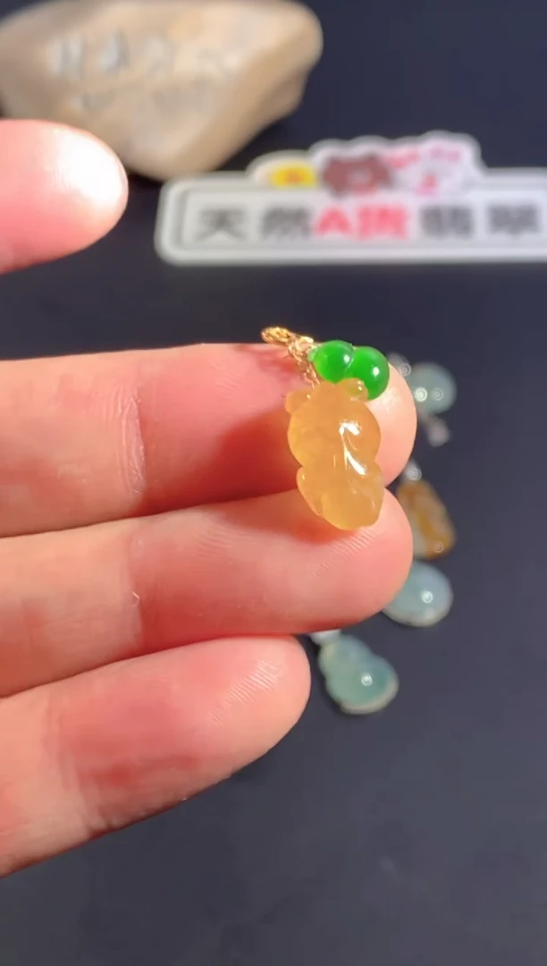 颈饰18K金镶嵌翡翠