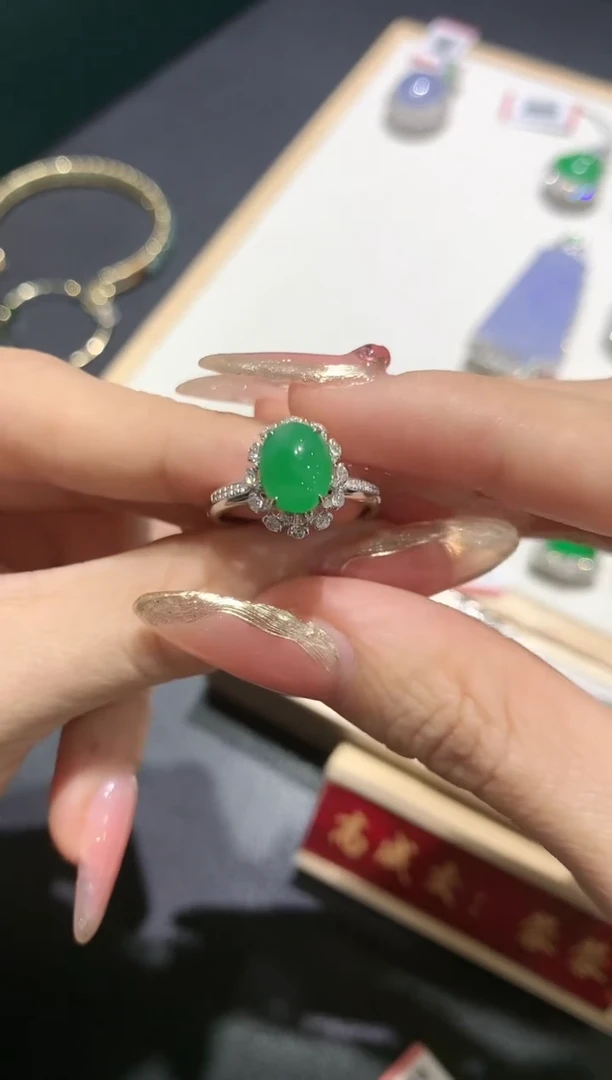 【闪购商品】翡翠吊坠(不含链)18K金镶嵌团购7