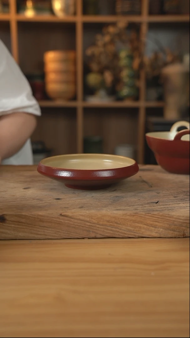 复古红色的7英寸收口盘