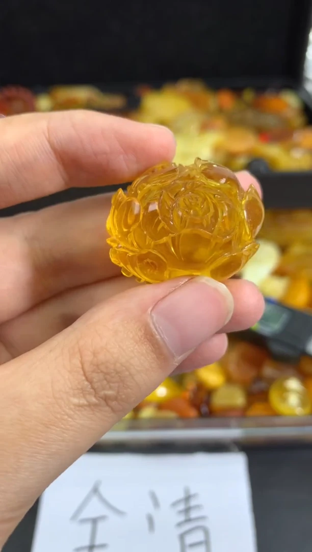 蜜蜡未镶嵌珠宝奇石73