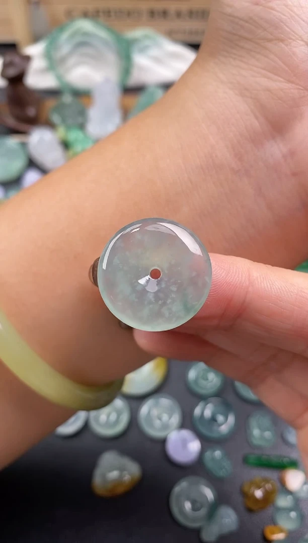 颈饰未镶嵌翡翠平安扣