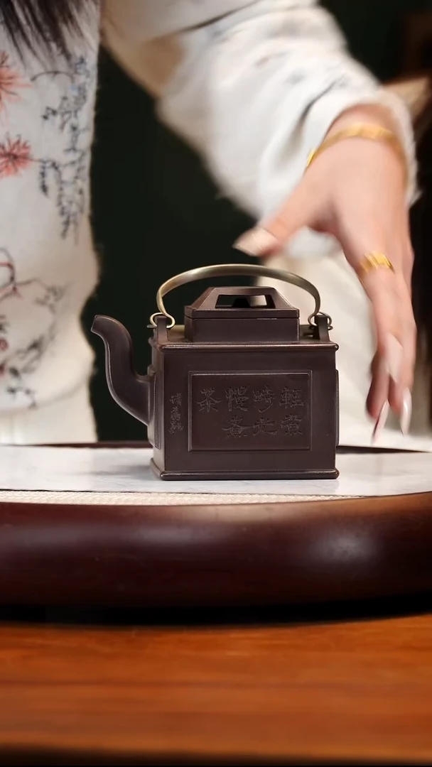 GSZ118顾氏家传紫泥四方高氏提梁壶320cc