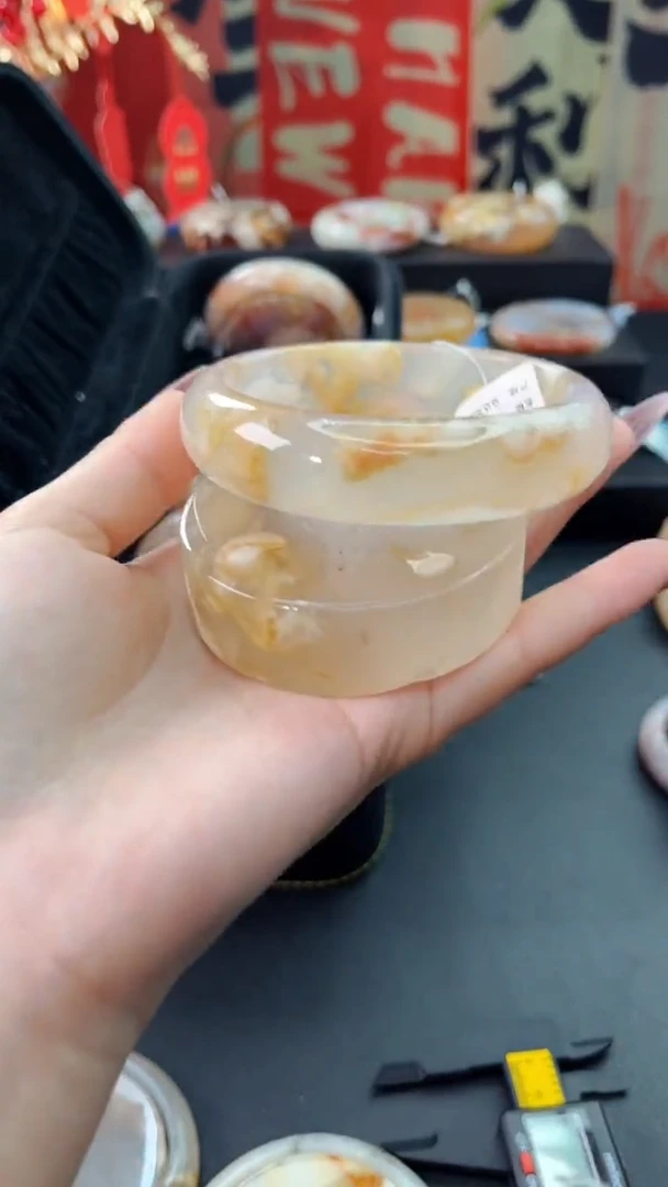 【闪购商品】石英质玉手镯未镶嵌赠送镯心（63圈口）