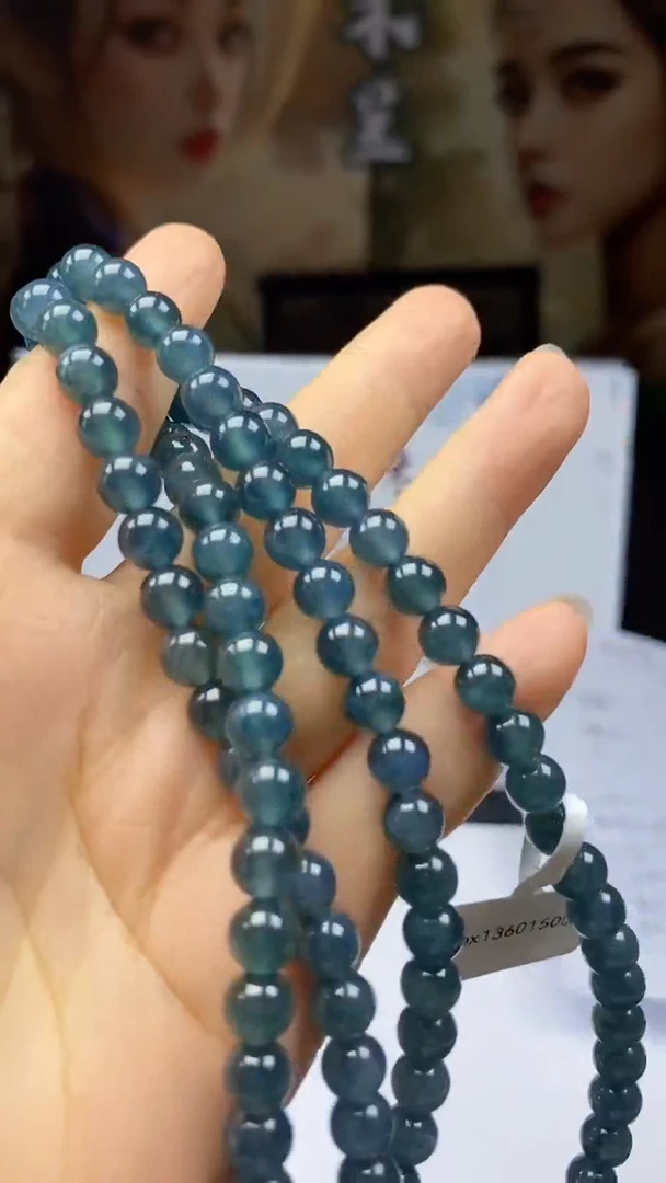 翡翠未镶嵌颈饰      *56