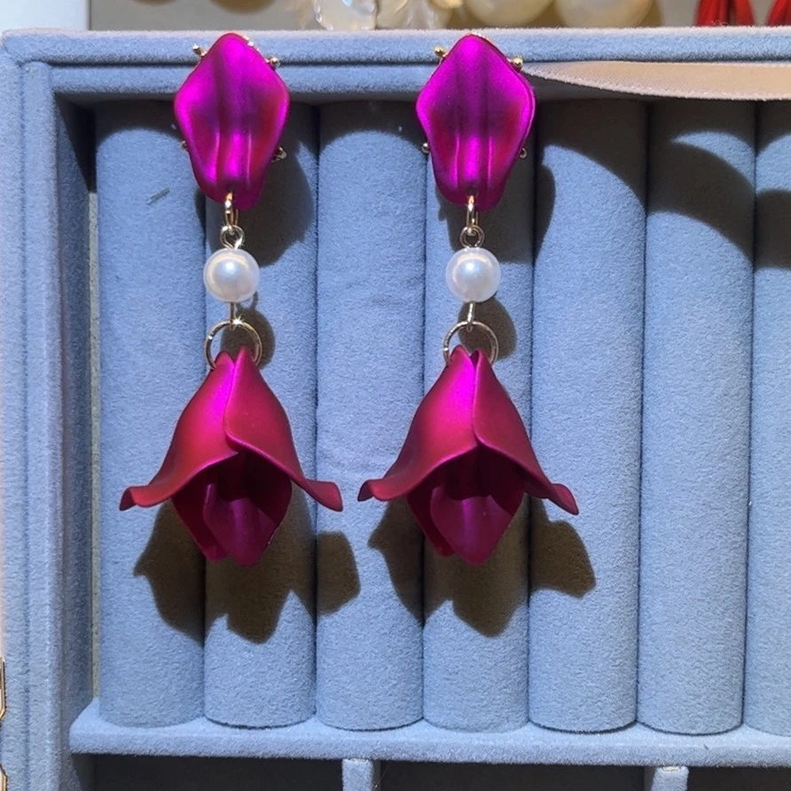 铜合金亚克力耳饰 春日新款玫红色花朵欧美时尚耳饰（约7里米）