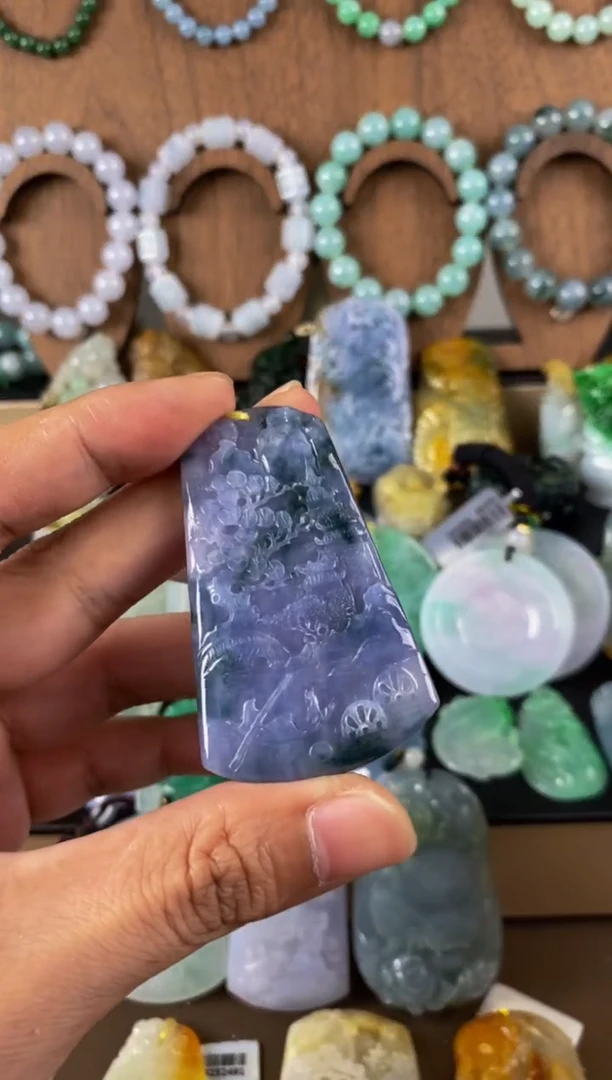 翡翠未镶嵌颈饰紫山水