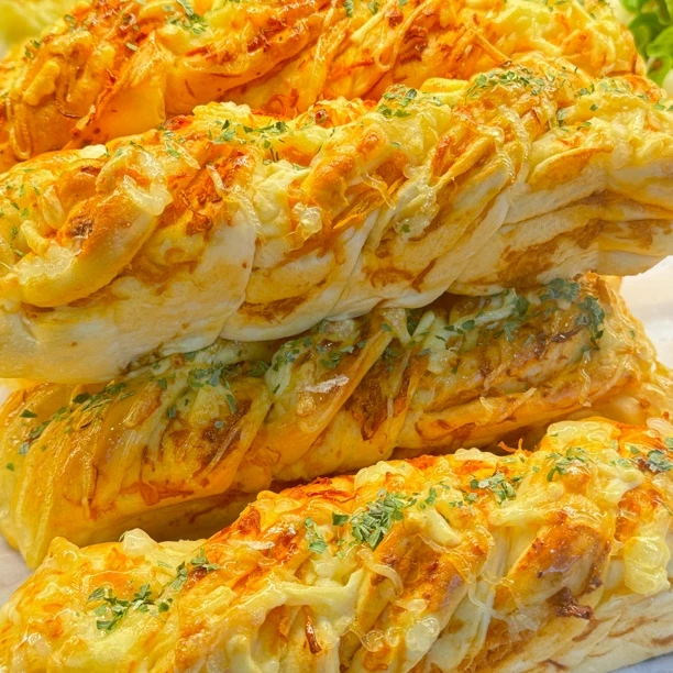 【顺丰冷链满69包邮】清真麦极肉松辫子面包