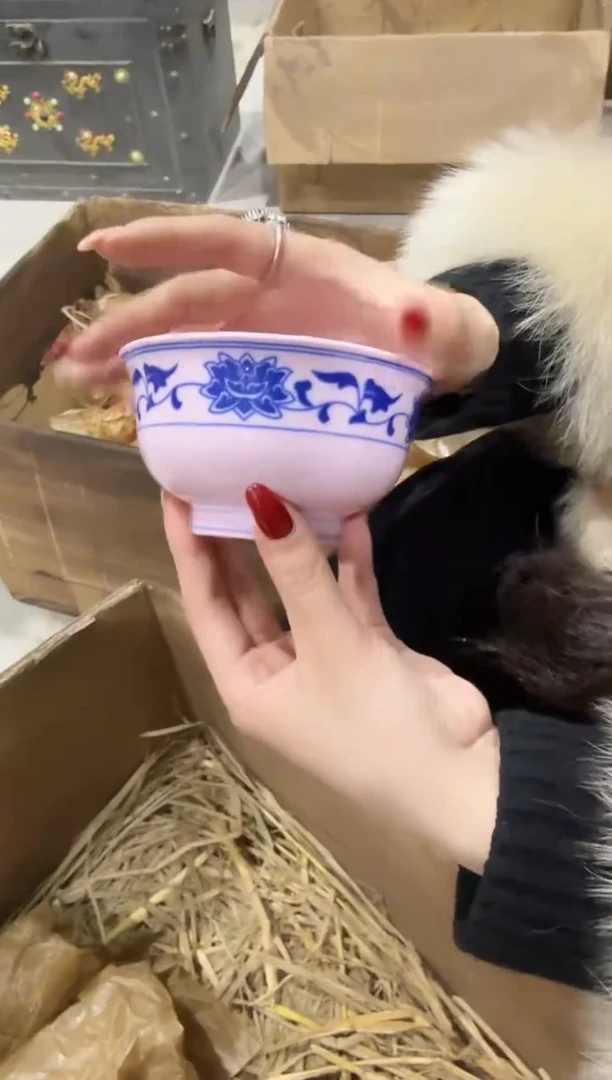 碗陶瓷红稀青花缠枝连碗+礼盒