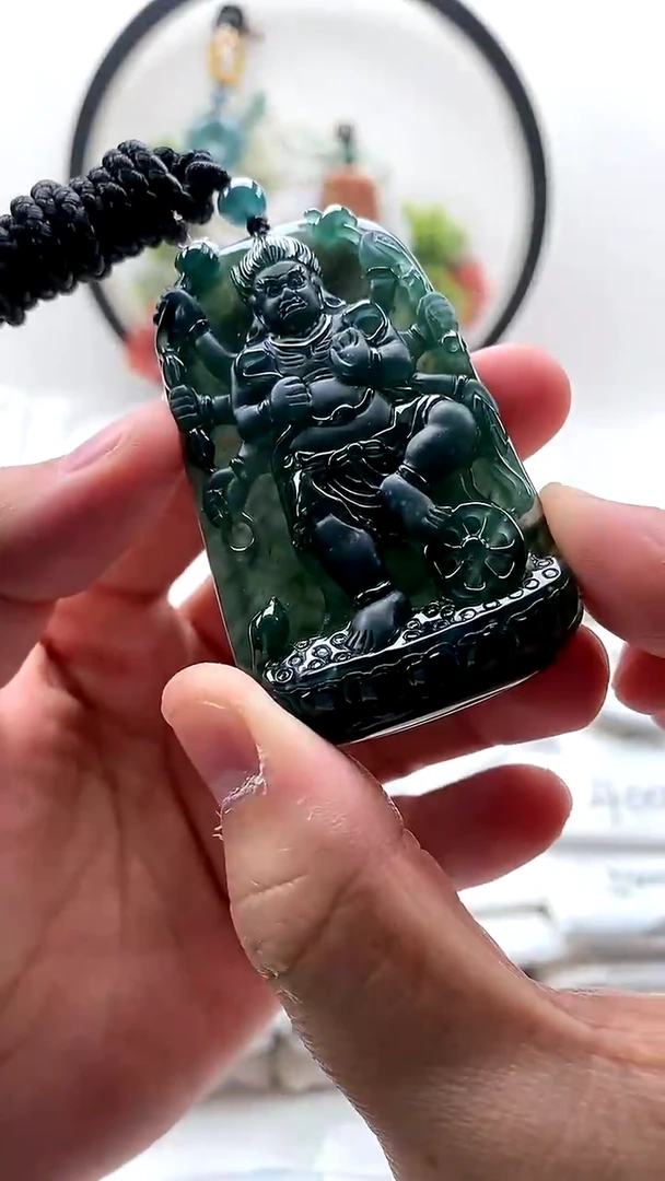 颈饰未镶嵌翡翠不动明王