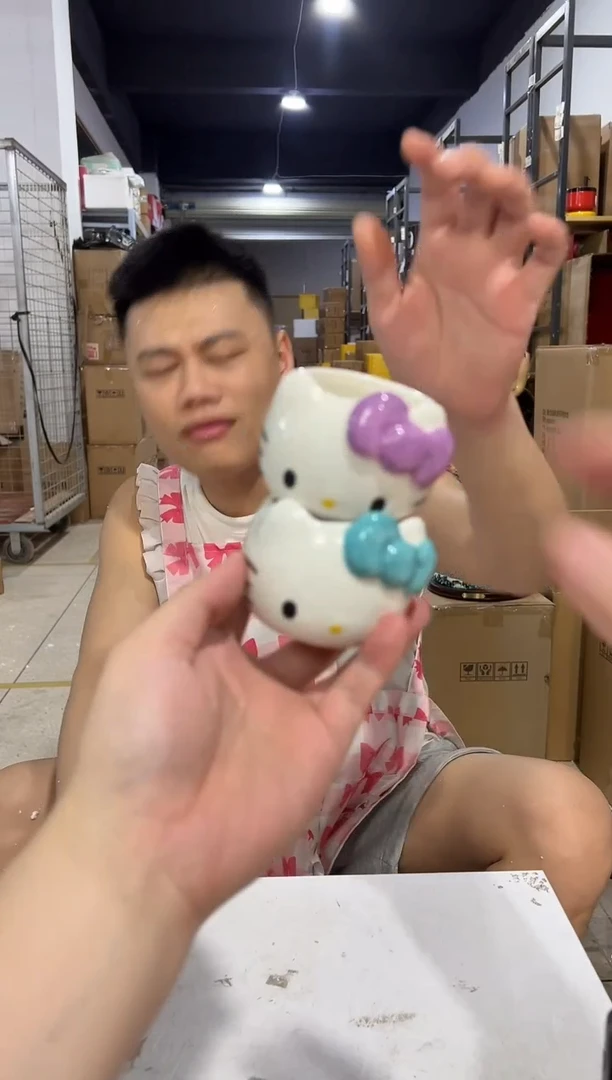 瓷片小号蓝色加紫色kt猫小茶杯2件套微瑕