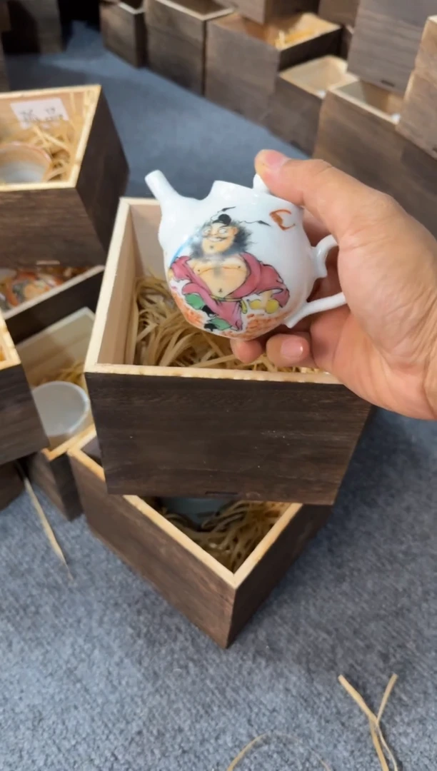 以笔为心，以瓷为纸。