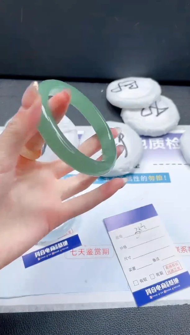 【闪购商品】石英质玉手镯未镶嵌 10J303-64