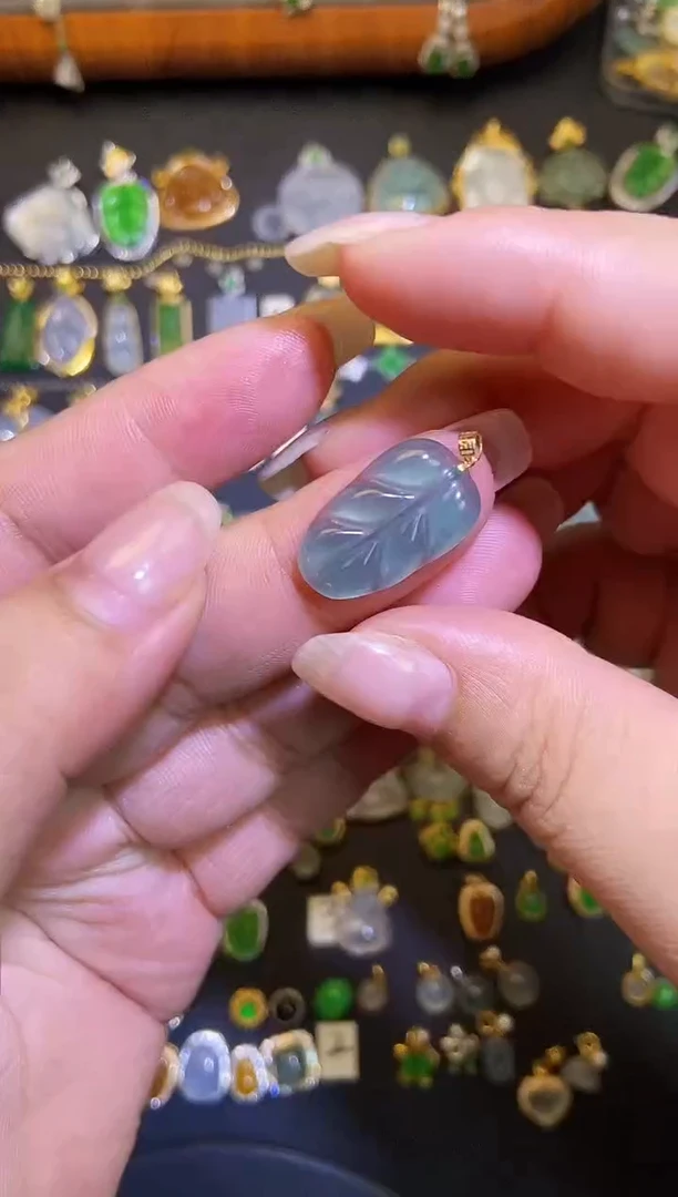 翡翠18K金镶嵌吊坠(不含链)1